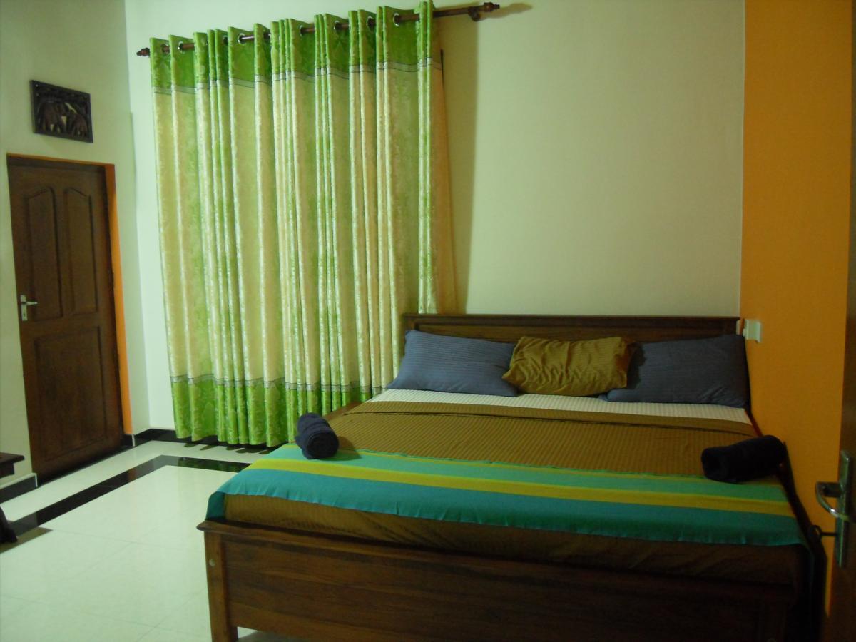 Bee Nest Bed & Breakfast Негомбо Экстерьер фото