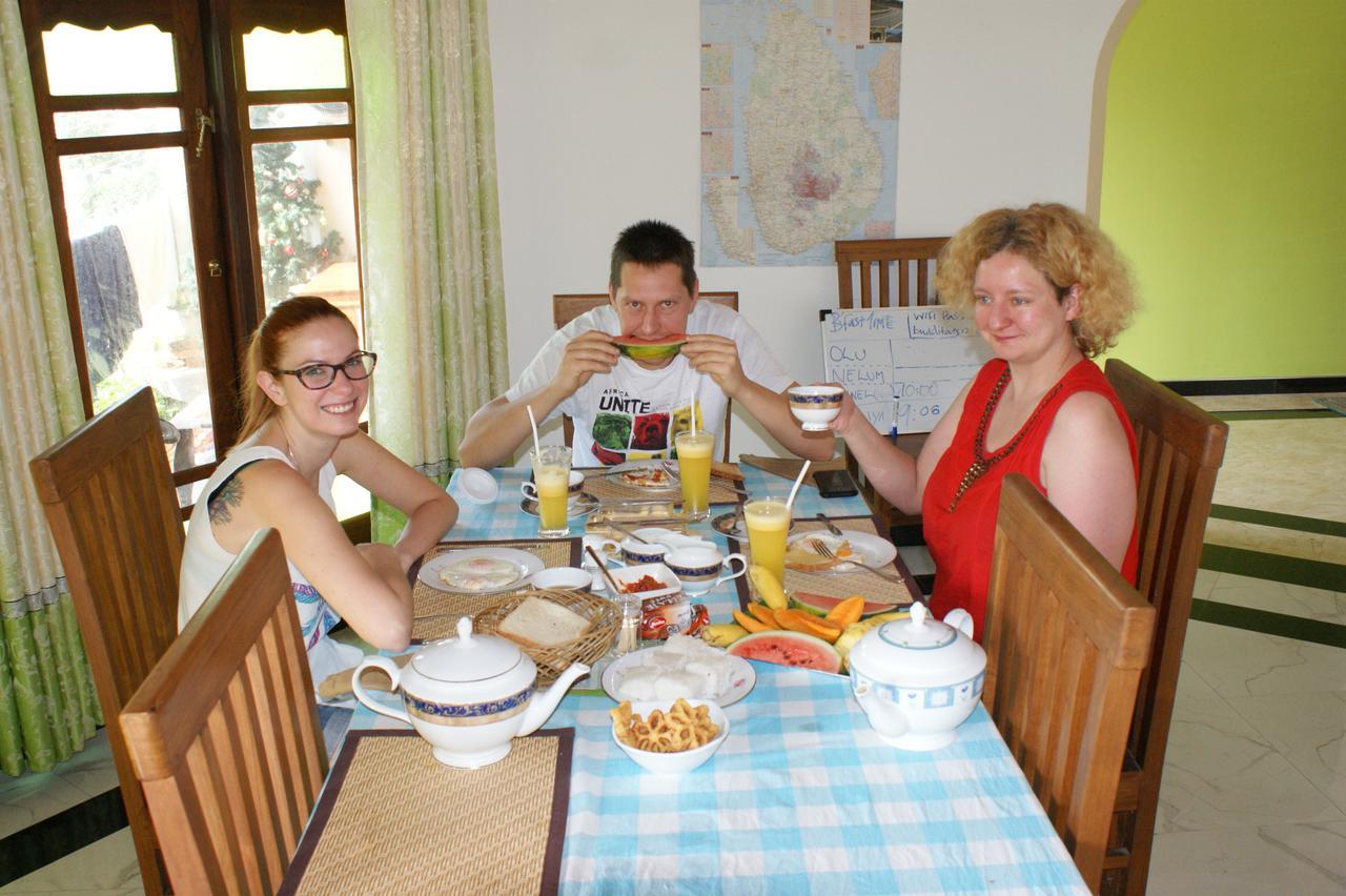 Bee Nest Bed & Breakfast Негомбо Экстерьер фото