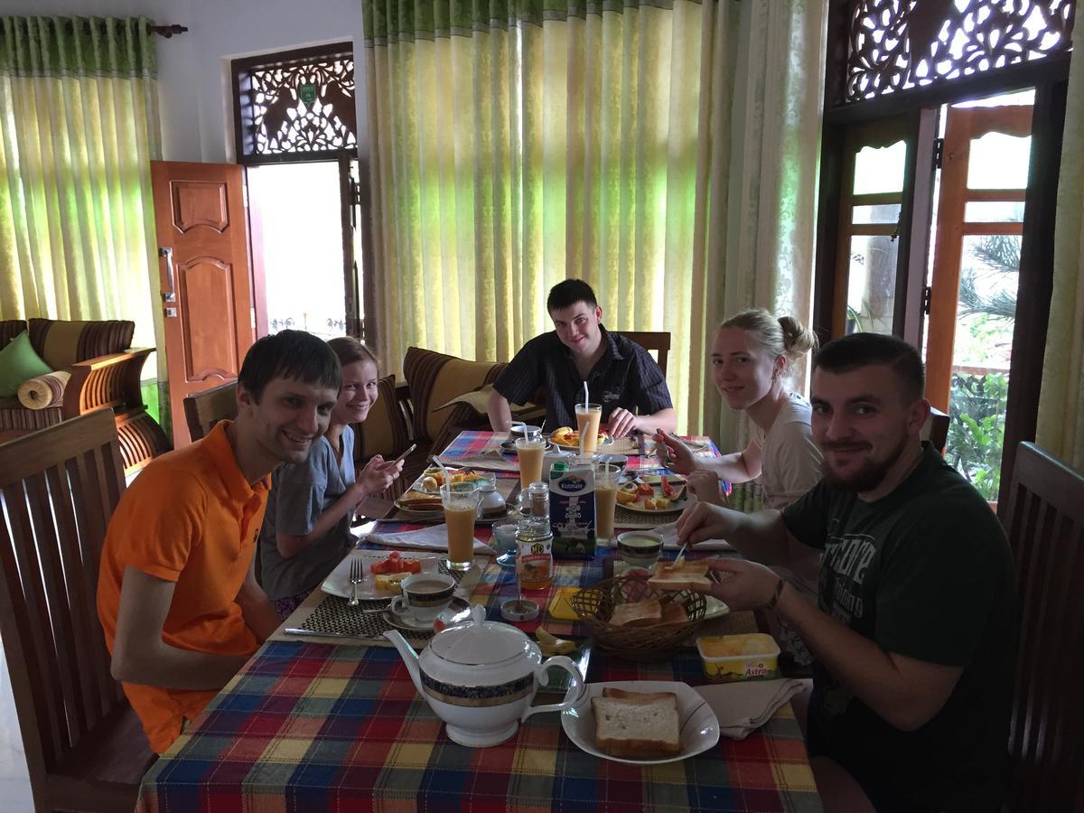 Bee Nest Bed & Breakfast Негомбо Экстерьер фото